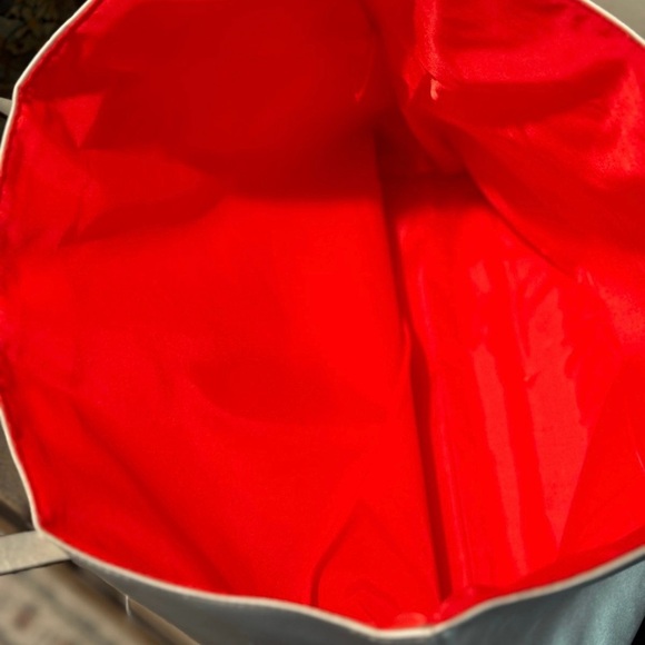 Clinique Holiday Bag-Brand New! Never Used! Tags Still Attached! - Picture 5 of 6